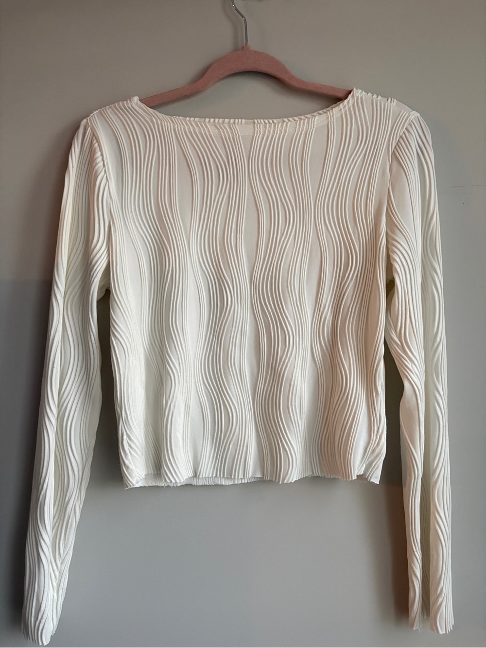 Women’s Cream Long-Sleeve Textured Wave Top